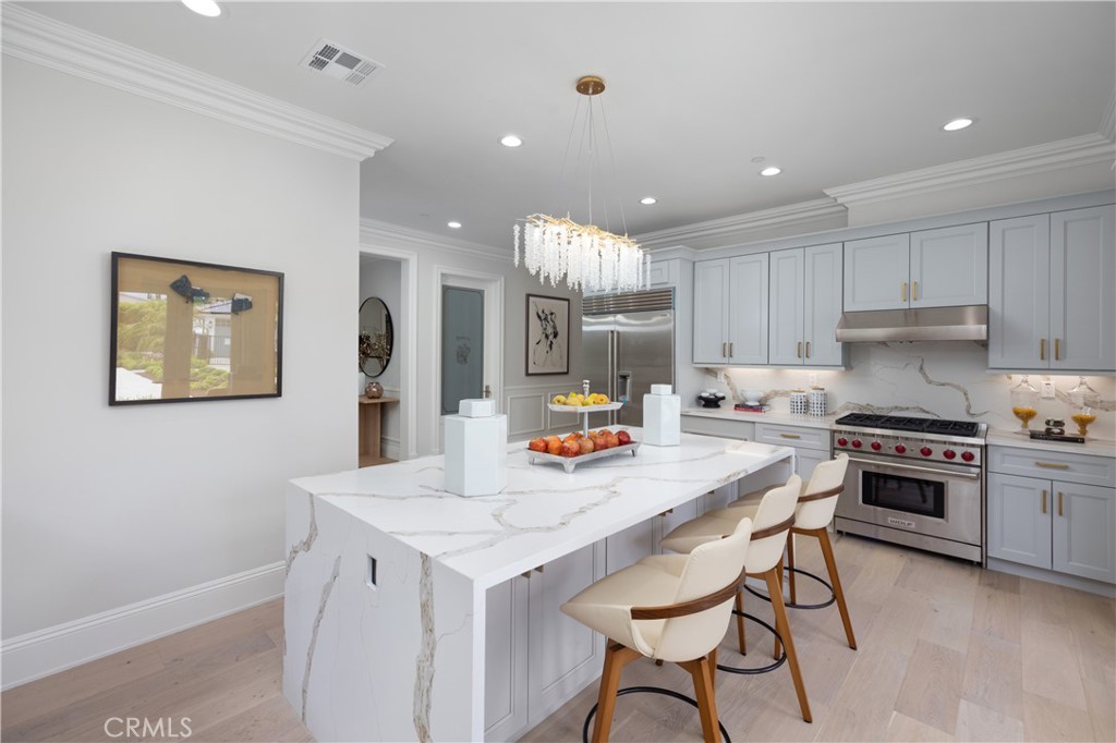 150 E La Sierra Drive