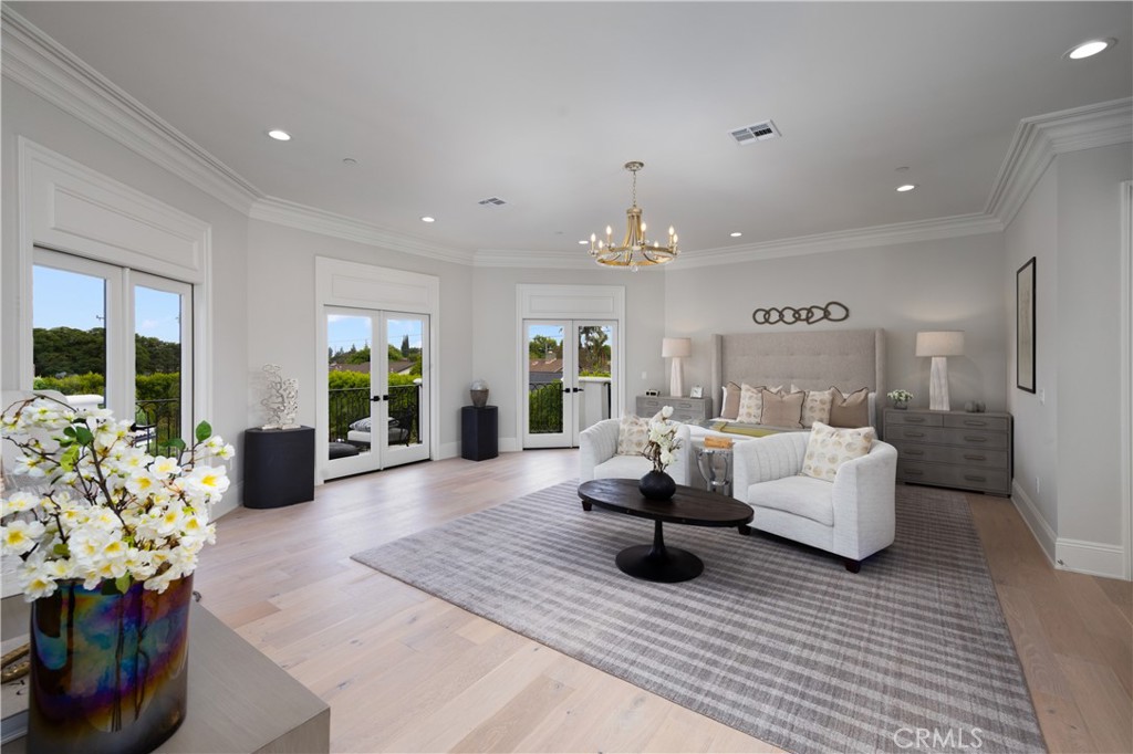 150 E La Sierra Drive