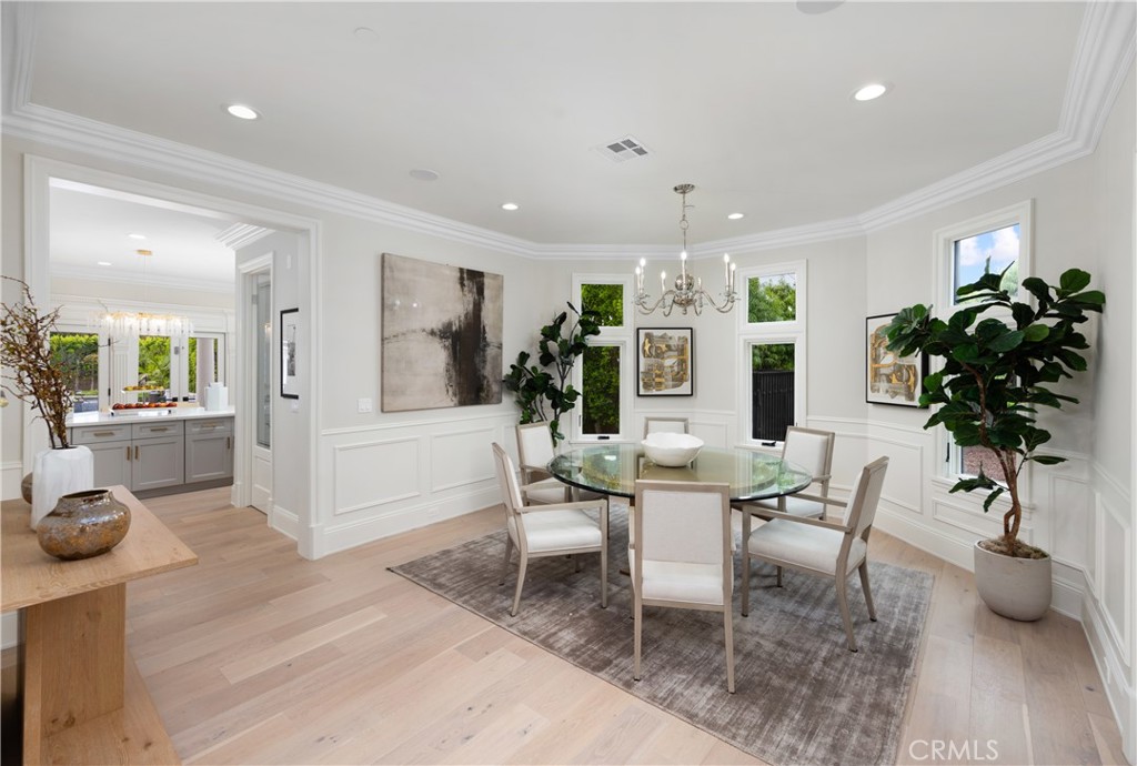 150 E La Sierra Drive