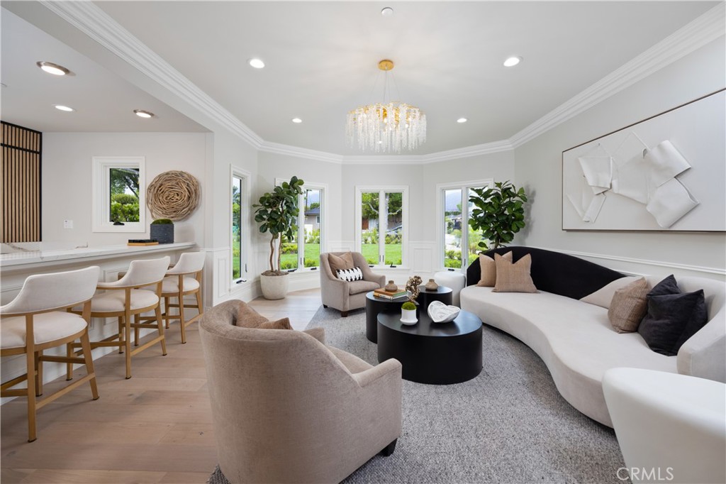 150 E La Sierra Drive