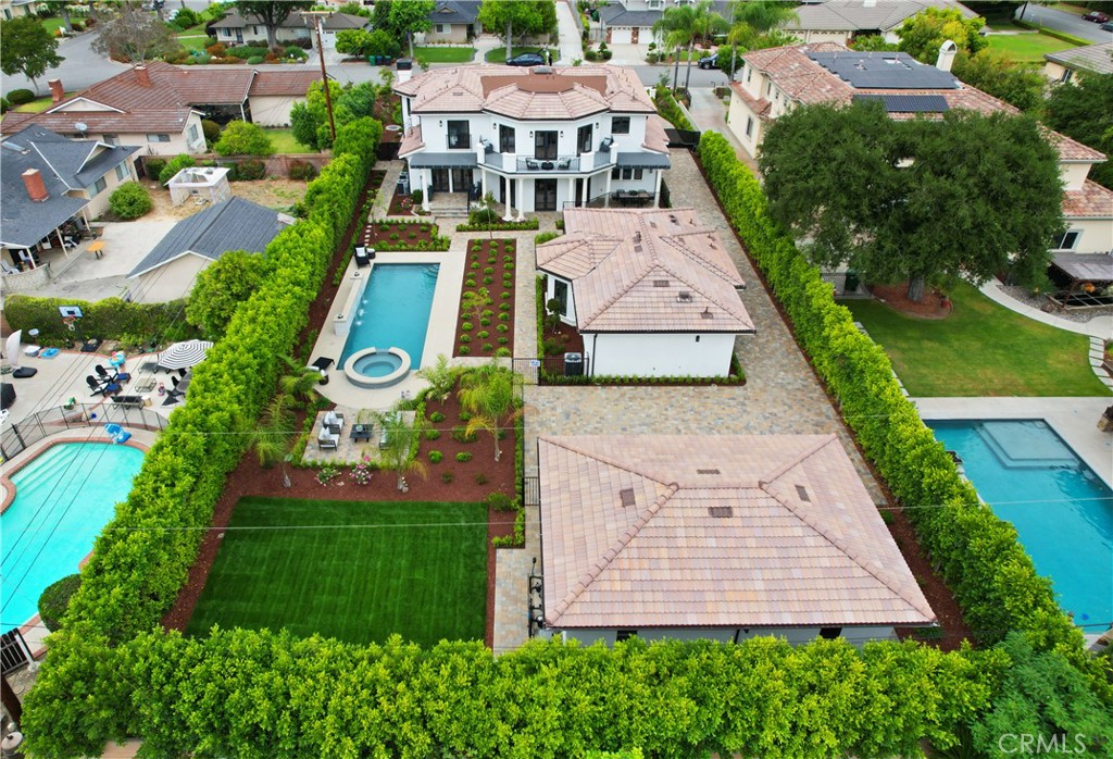 150 E La Sierra Drive