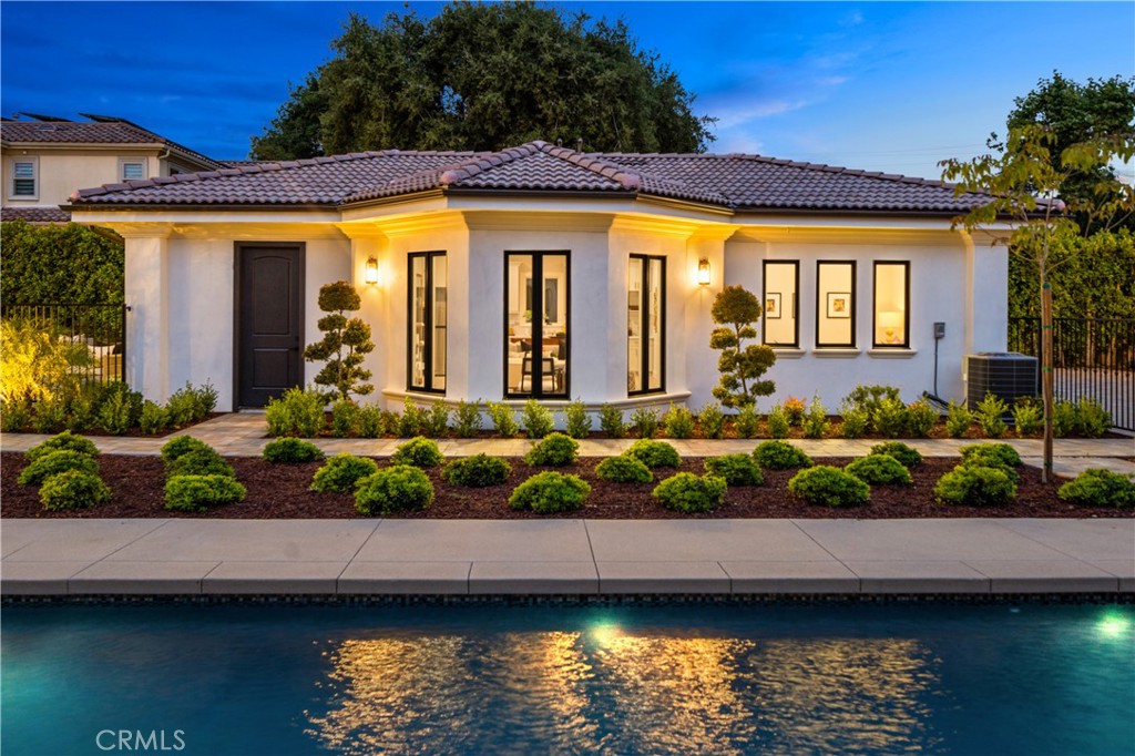 150 E La Sierra Drive