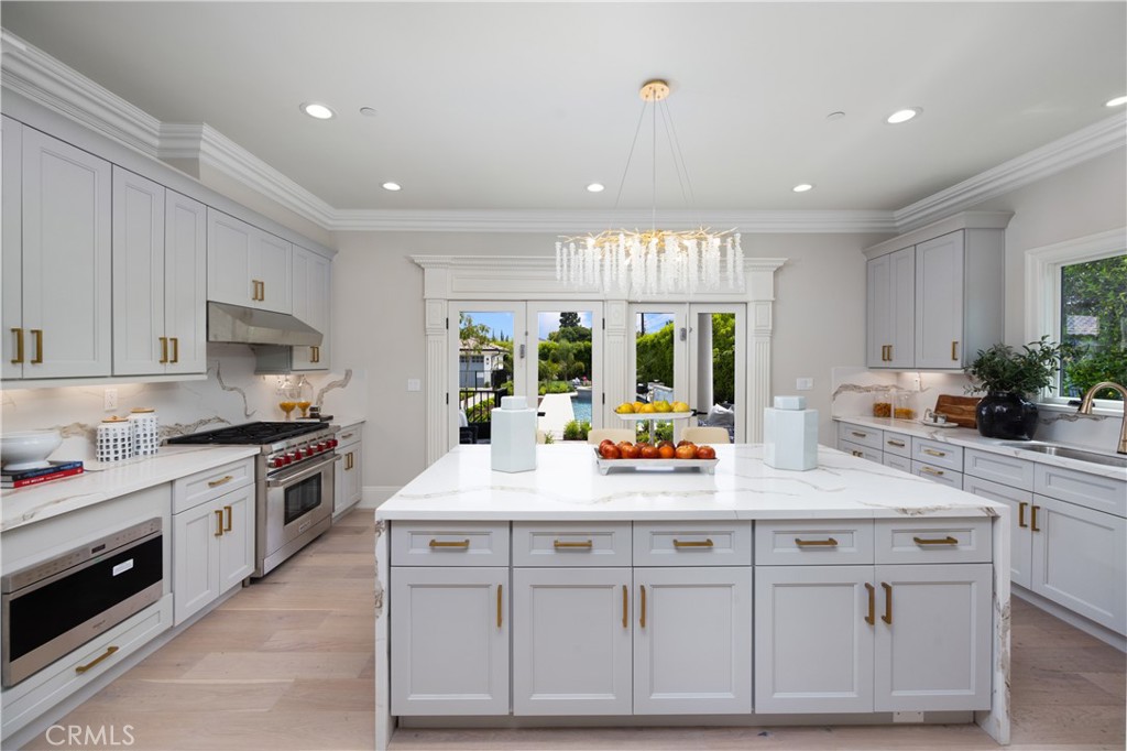 150 E La Sierra Drive