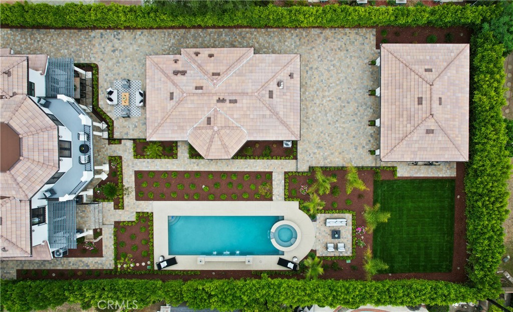 150 E La Sierra Drive