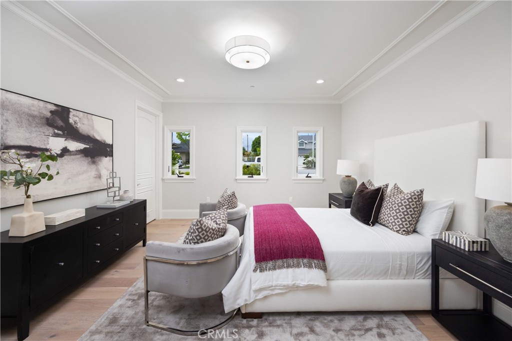 150 E La Sierra Drive