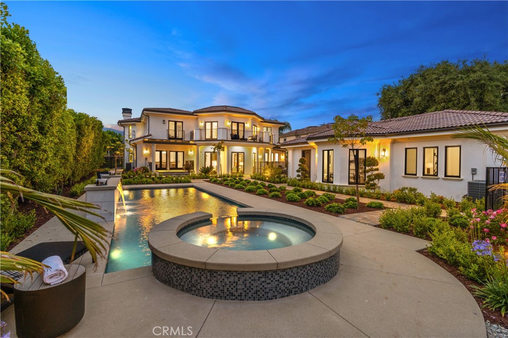 150 E La Sierra Drive