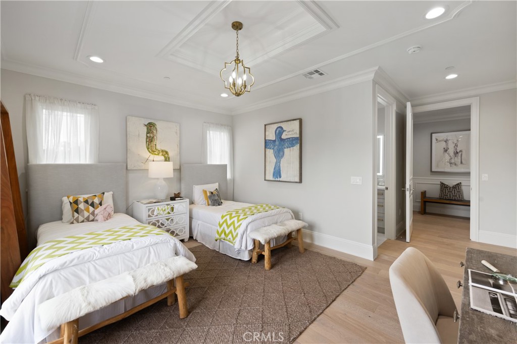 150 E La Sierra Drive