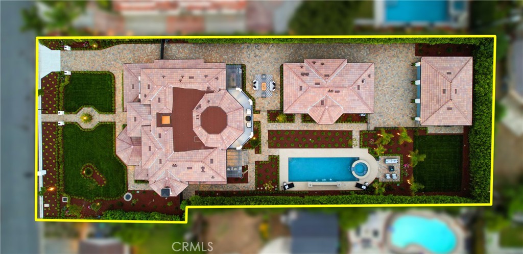 150 E La Sierra Drive