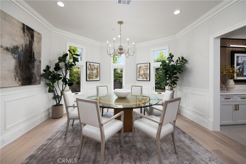 150 E La Sierra Drive