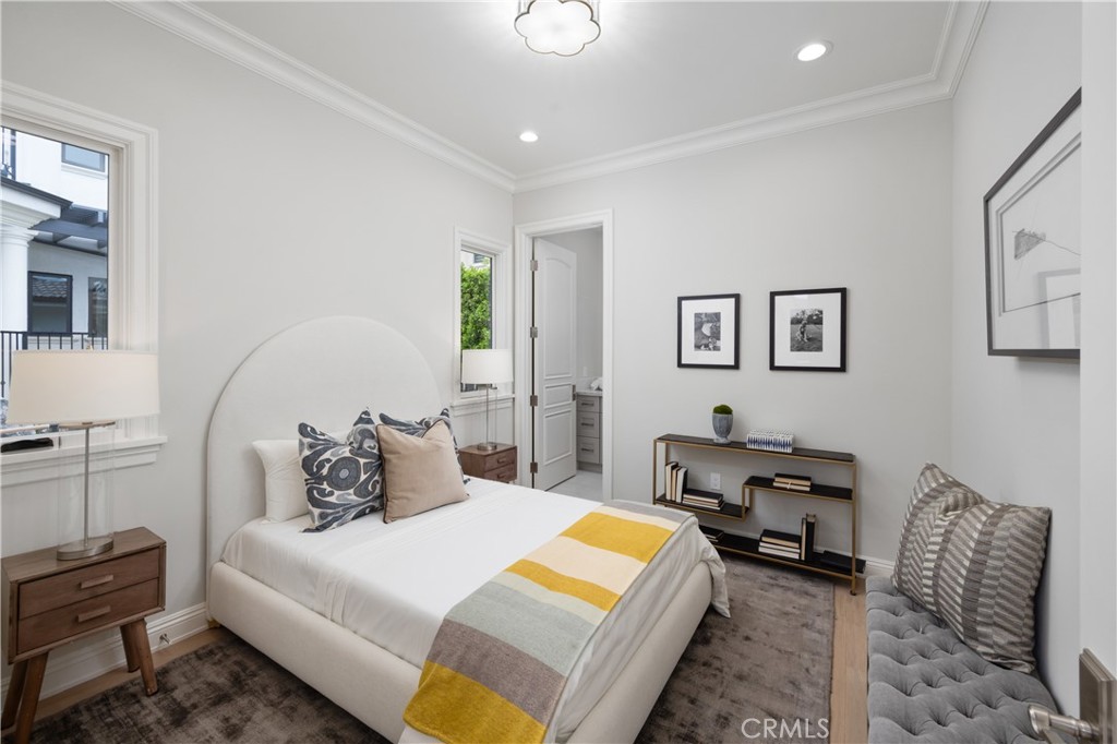 150 E La Sierra Drive