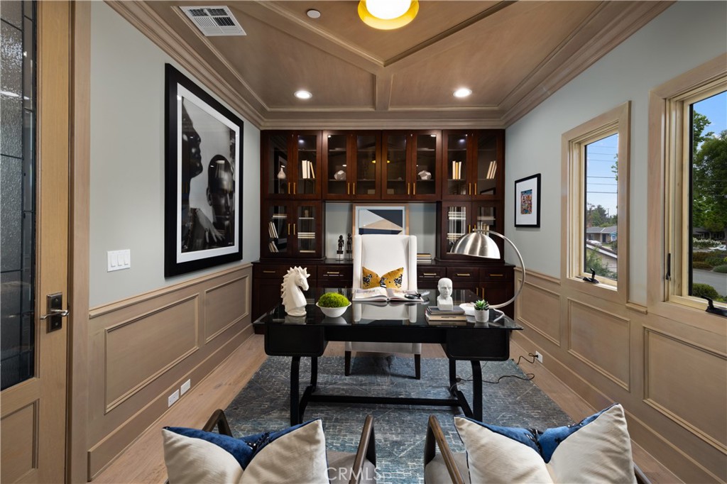 150 E La Sierra Drive