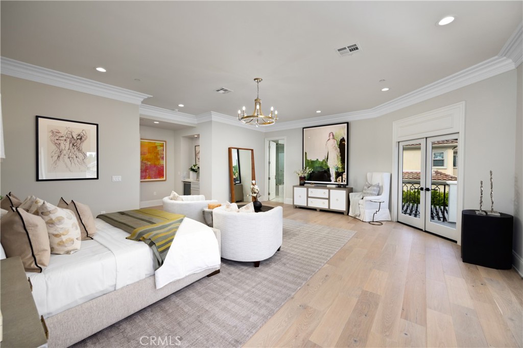 150 E La Sierra Drive