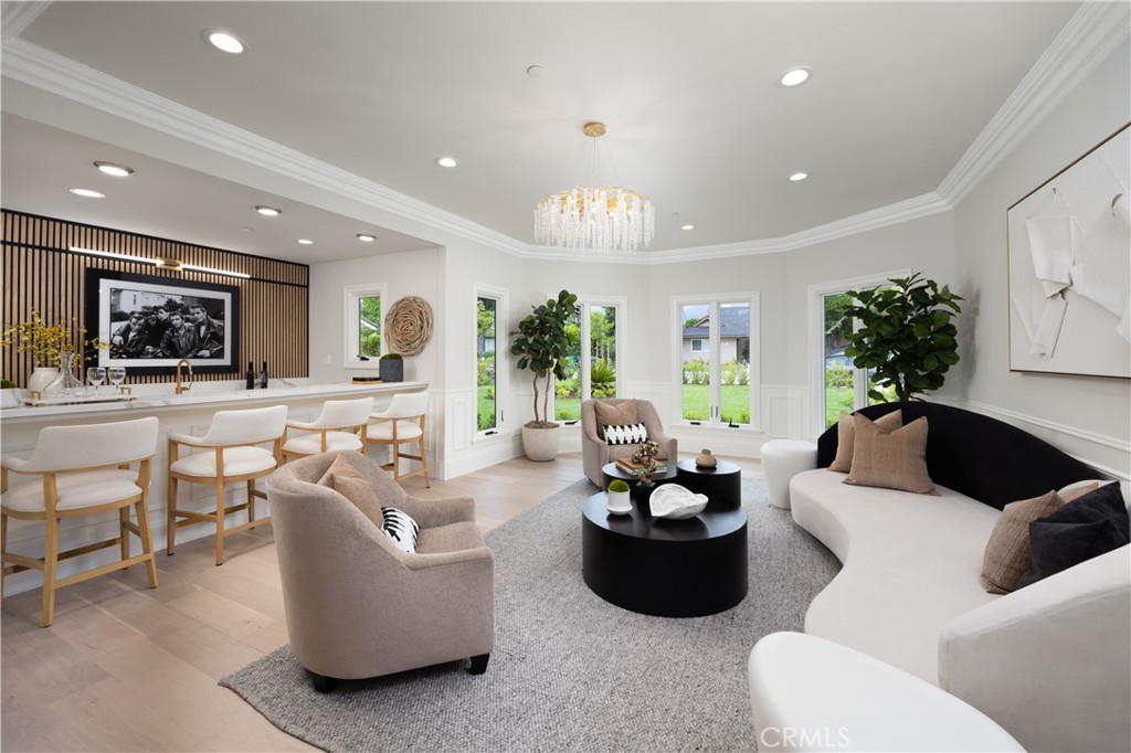 150 E La Sierra Drive