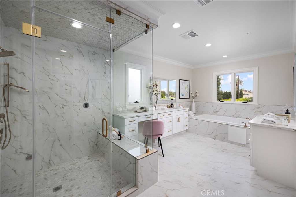 150 E La Sierra Drive