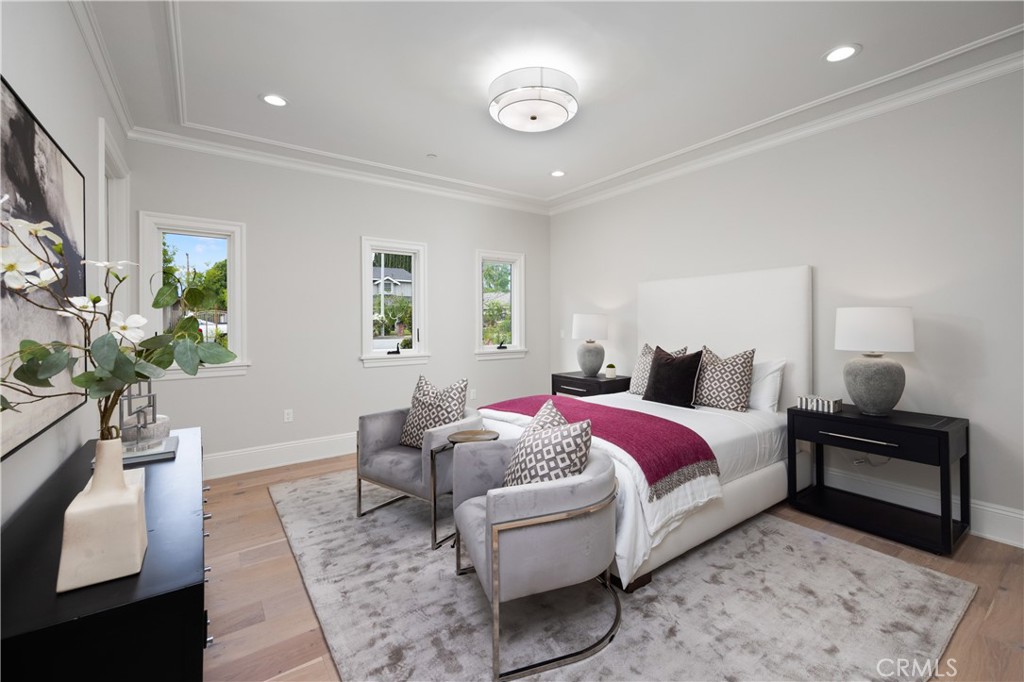 150 E La Sierra Drive