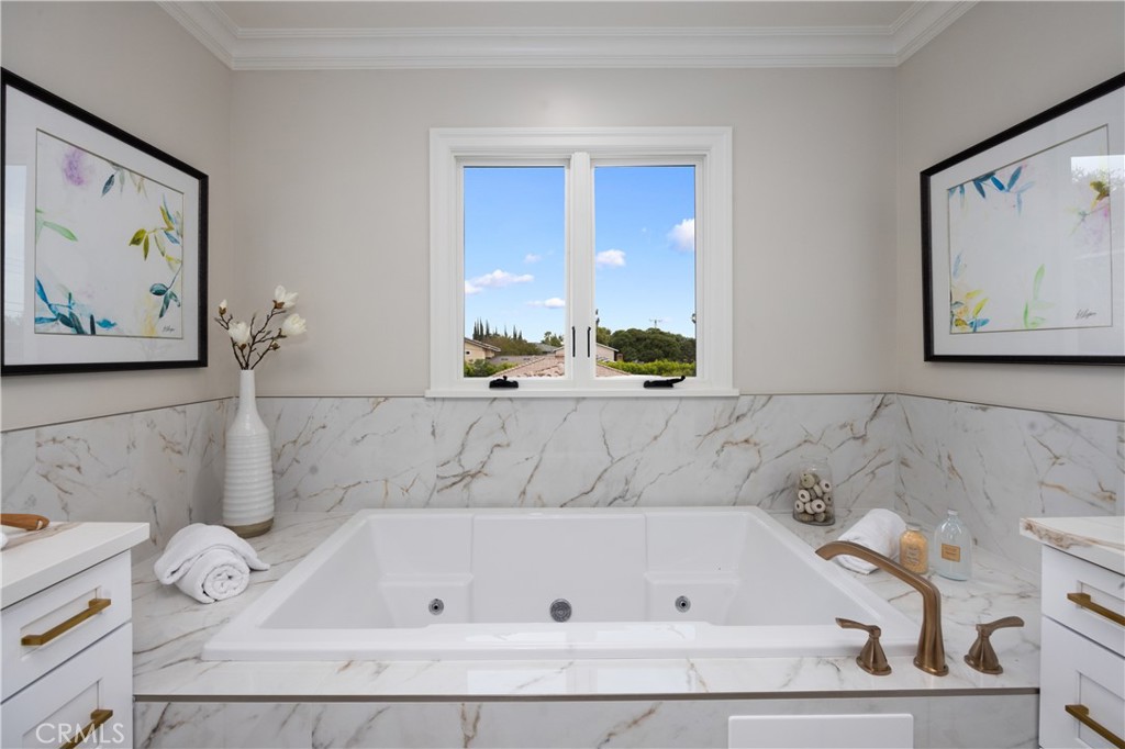 150 E La Sierra Drive