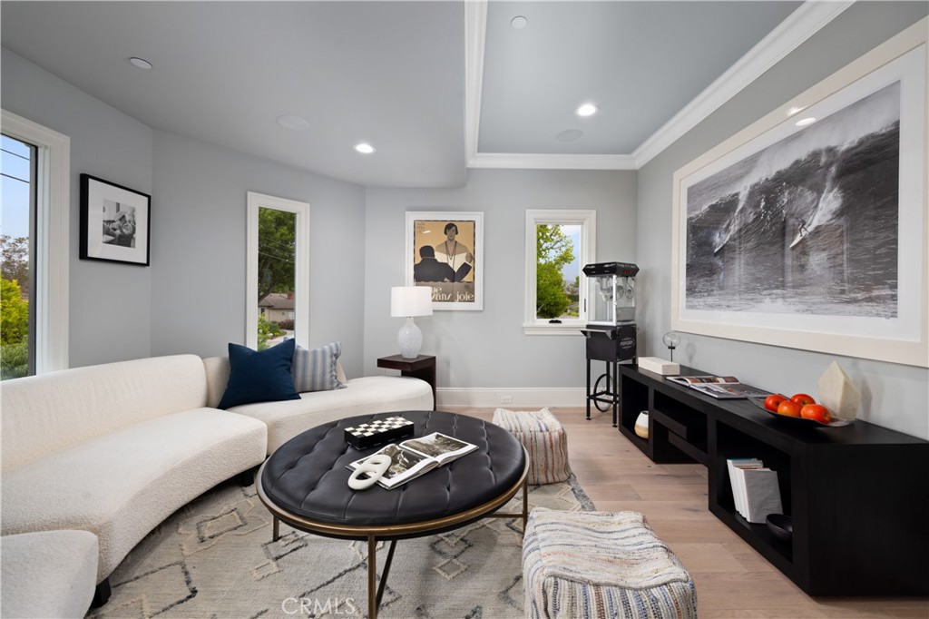 150 E La Sierra Drive