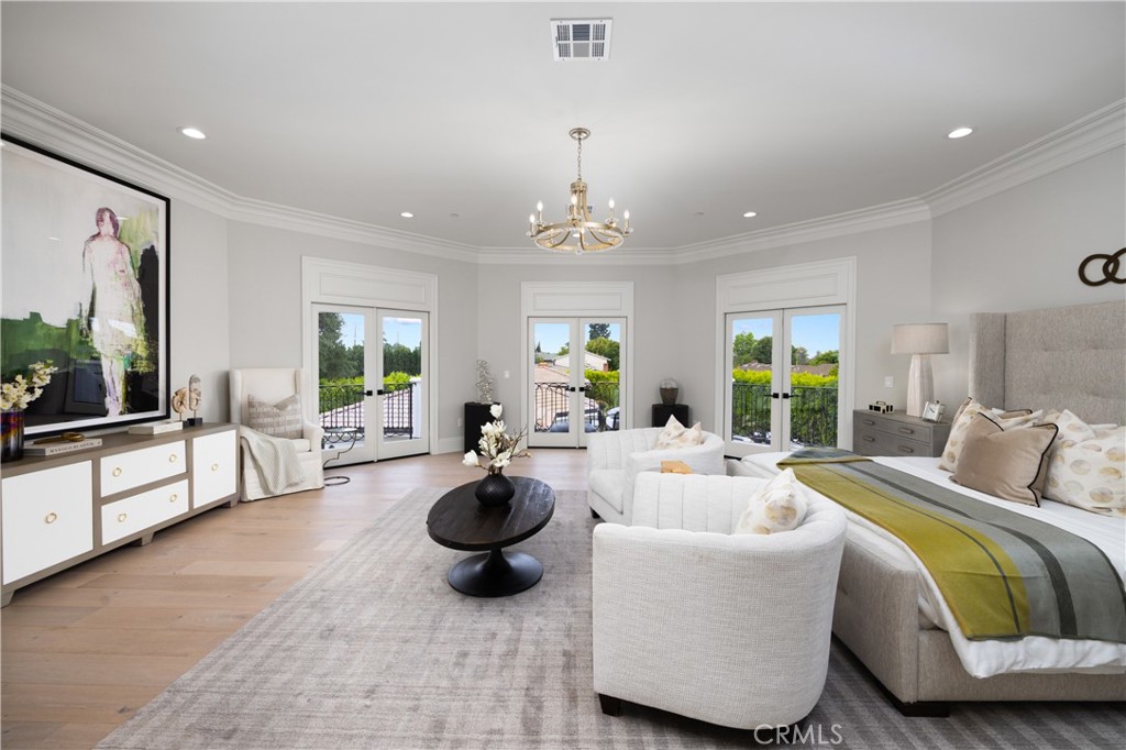 150 E La Sierra Drive