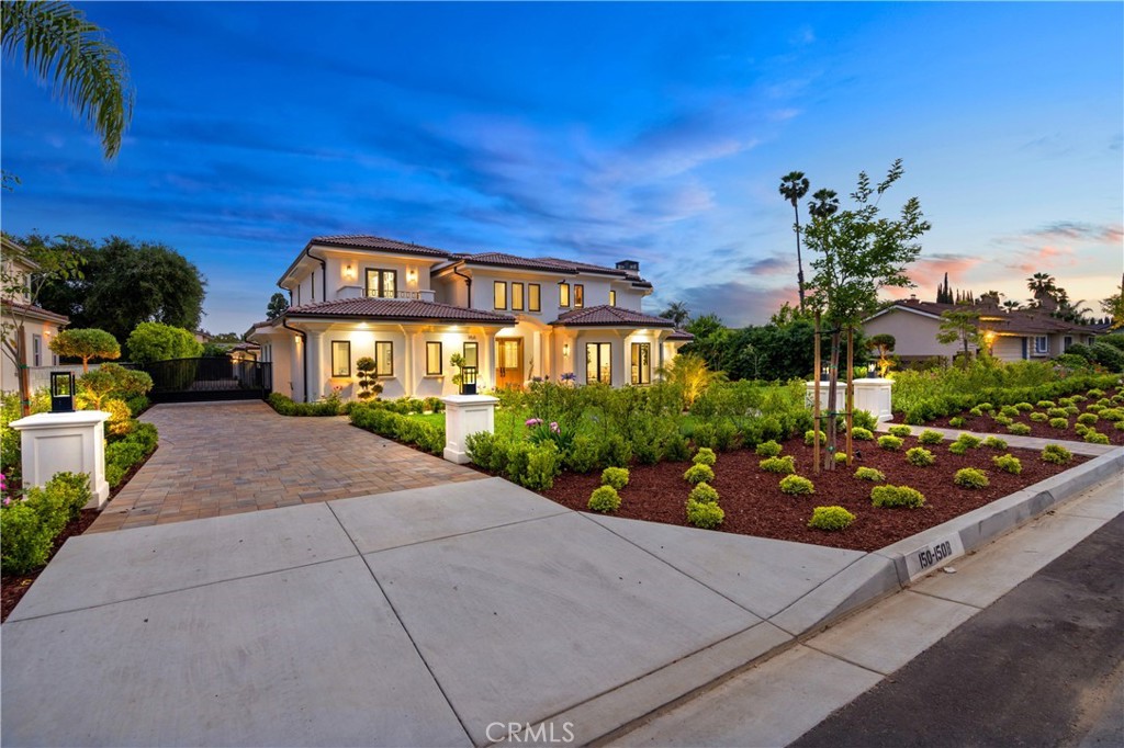 150 E La Sierra Drive