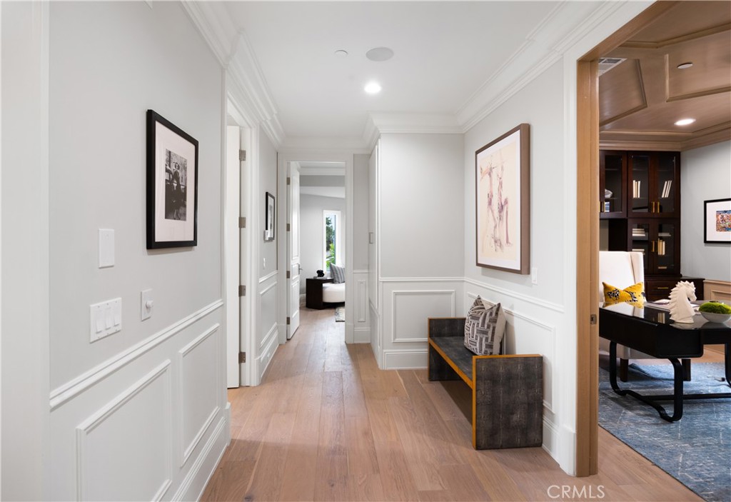 150 E La Sierra Drive