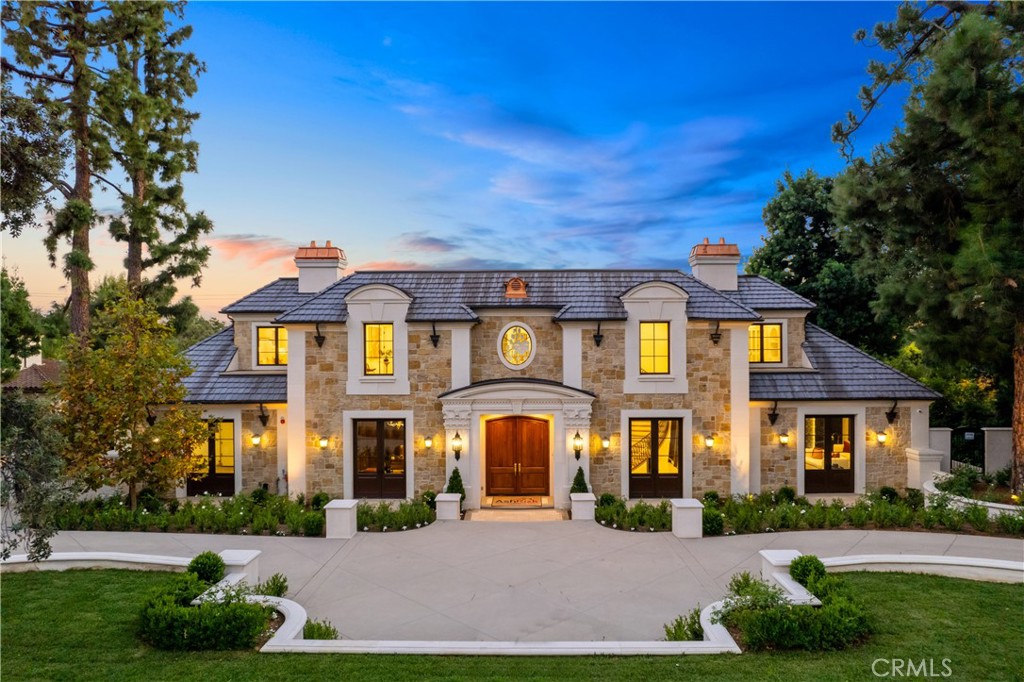 1130 W Orange Grove Avenue