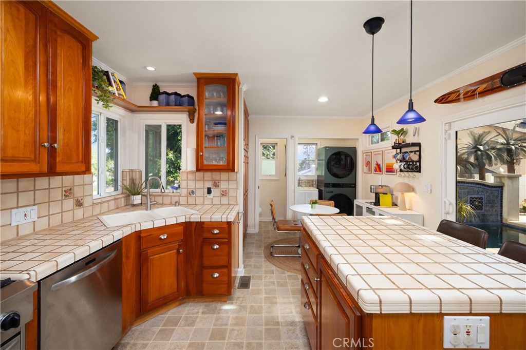 405 Heather Heights Court