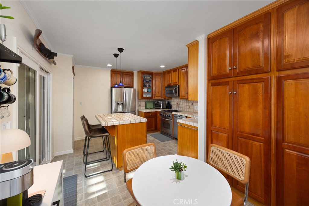 405 Heather Heights Court