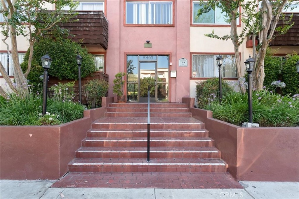 5403 Newcastle Avenue 19