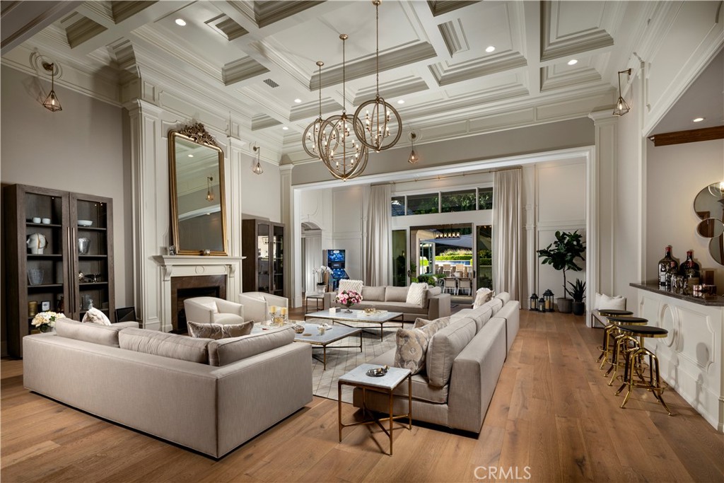 935 W Foothill Boulevard