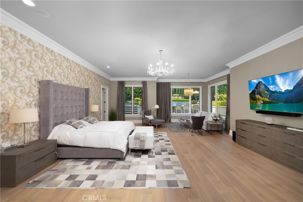 935 W Foothill Boulevard