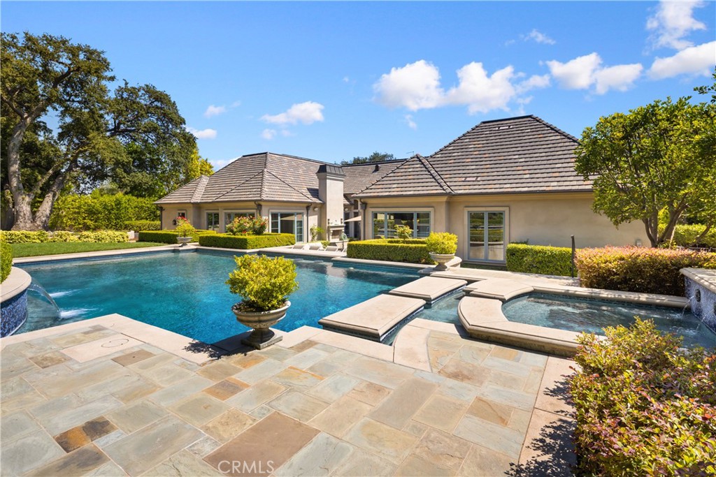 935 W Foothill Boulevard