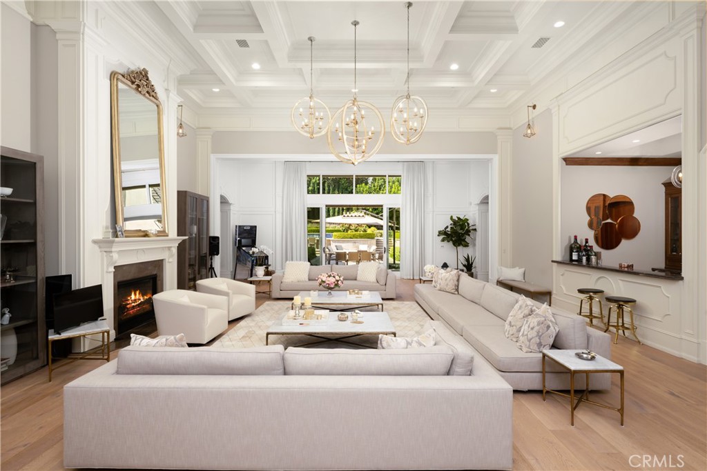 935 W Foothill Boulevard