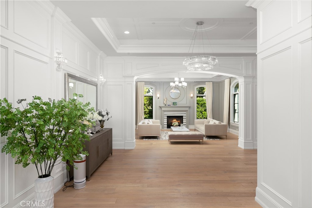 935 W Foothill Boulevard