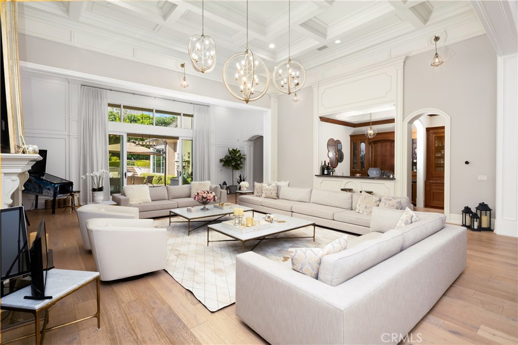 935 W Foothill Boulevard