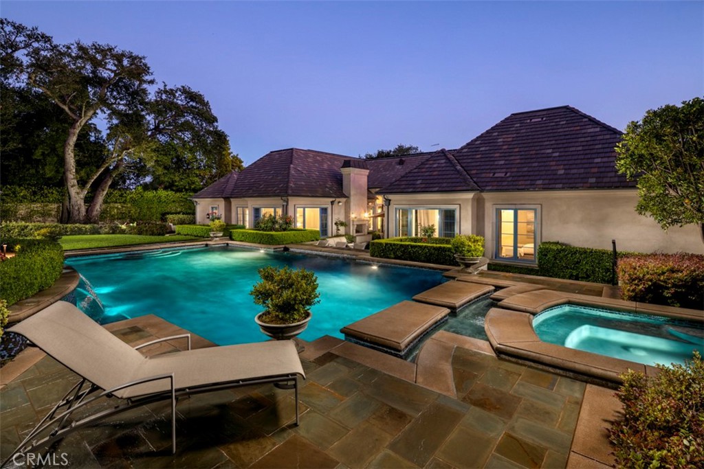 935 W Foothill Boulevard