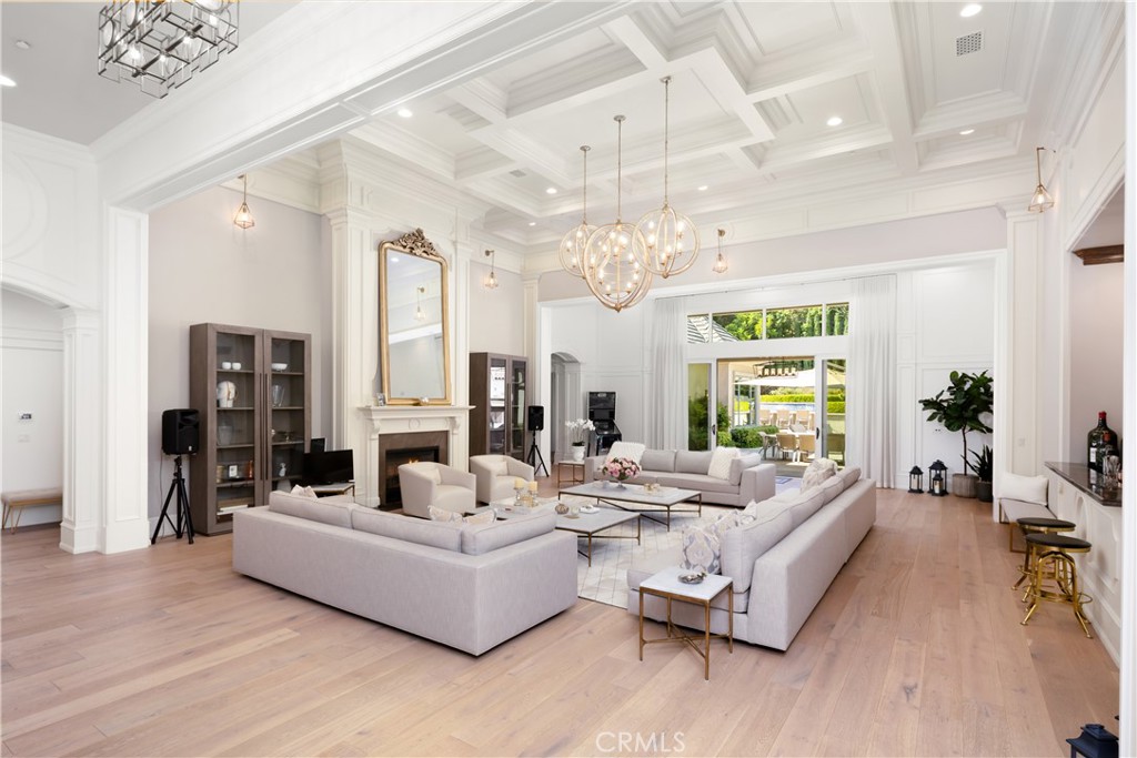 935 W Foothill Boulevard