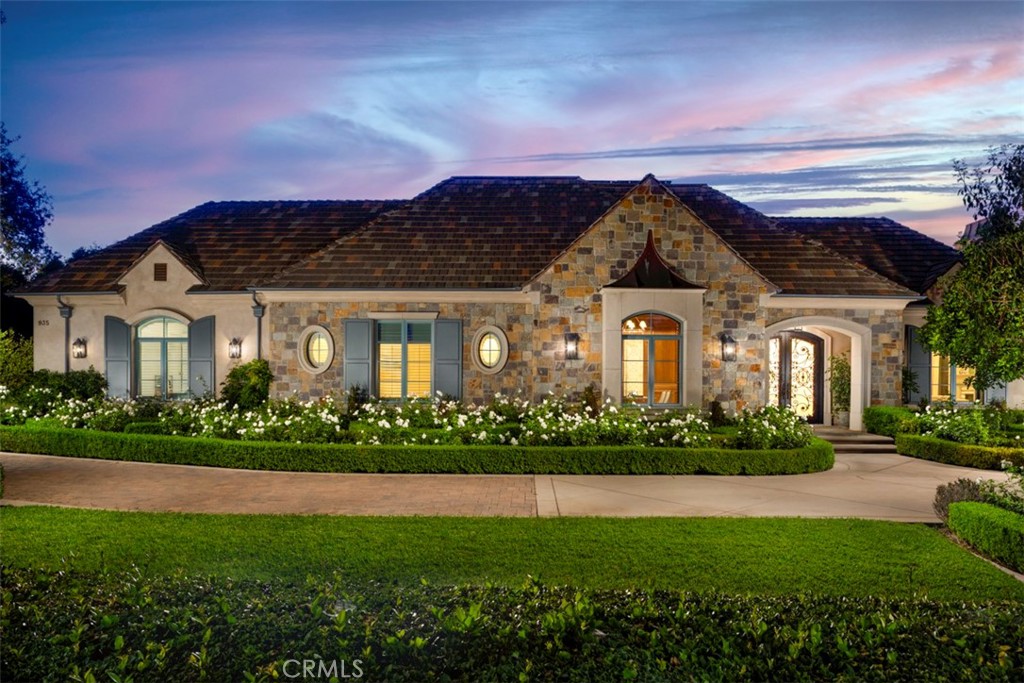 935 W Foothill Boulevard