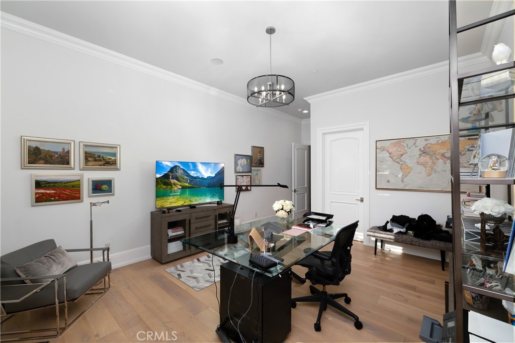 935 W Foothill Boulevard