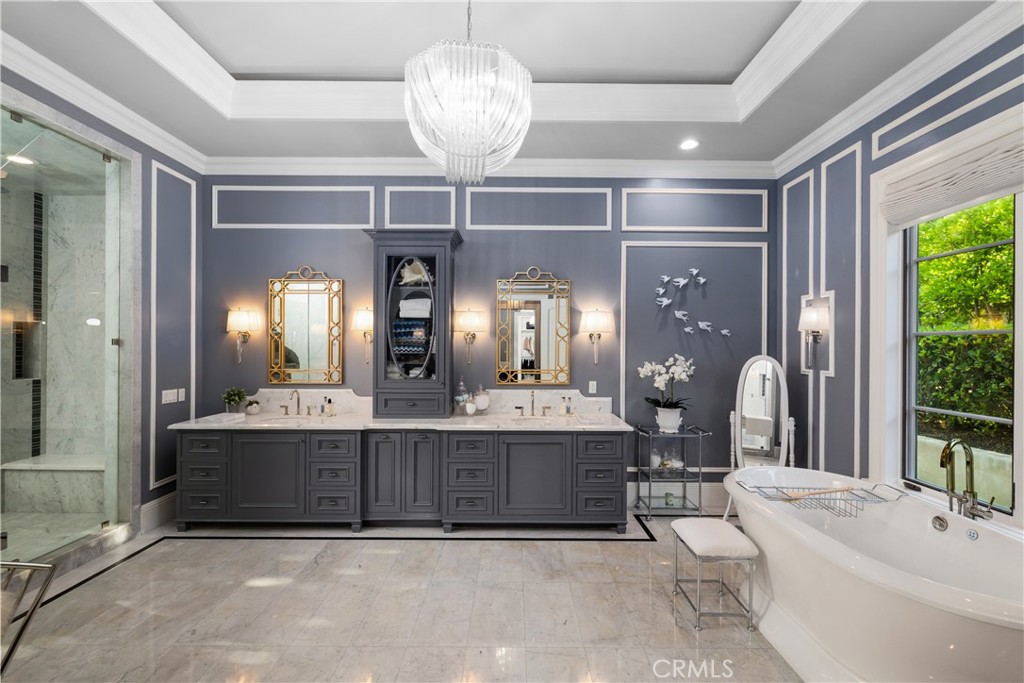 935 W Foothill Boulevard