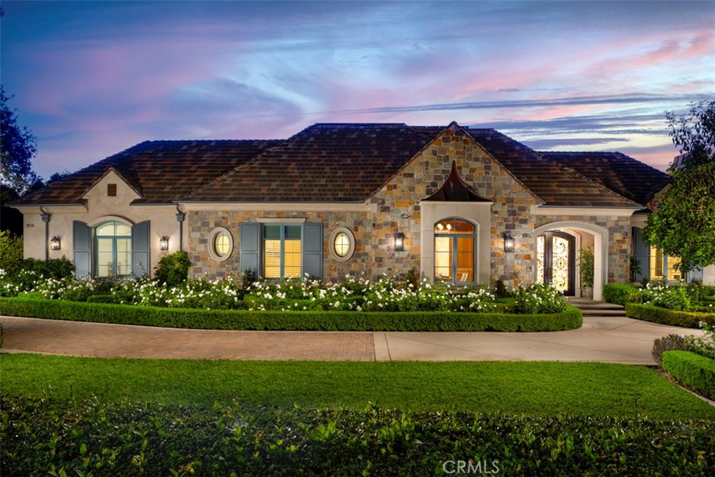 935 W Foothill Boulevard