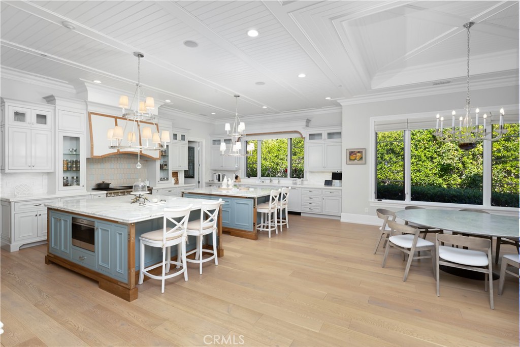 935 W Foothill Boulevard