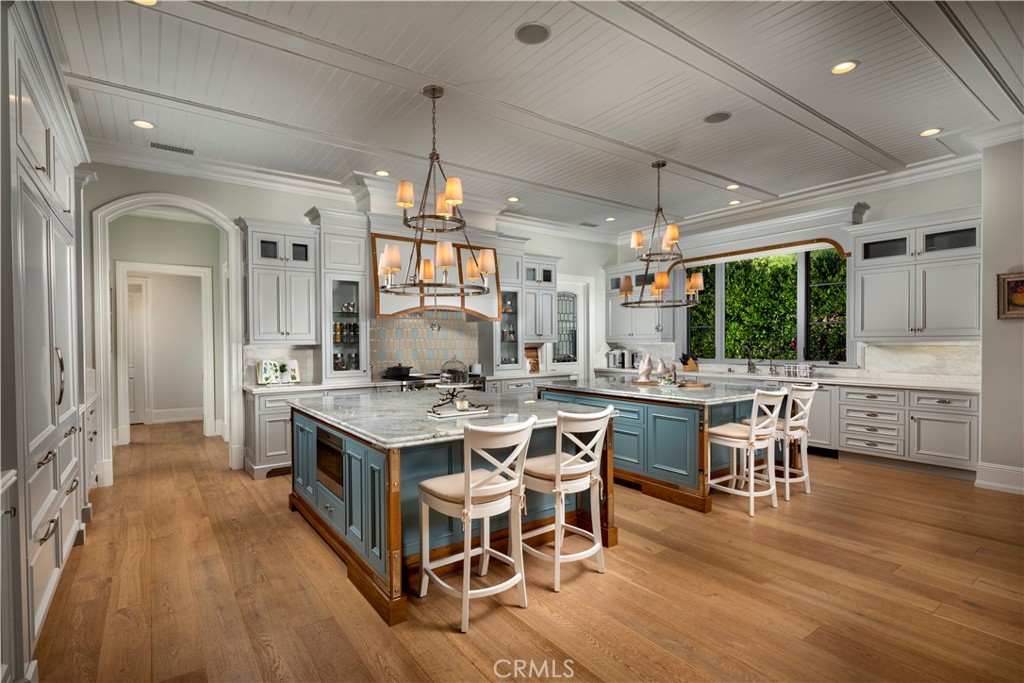 935 W Foothill Boulevard