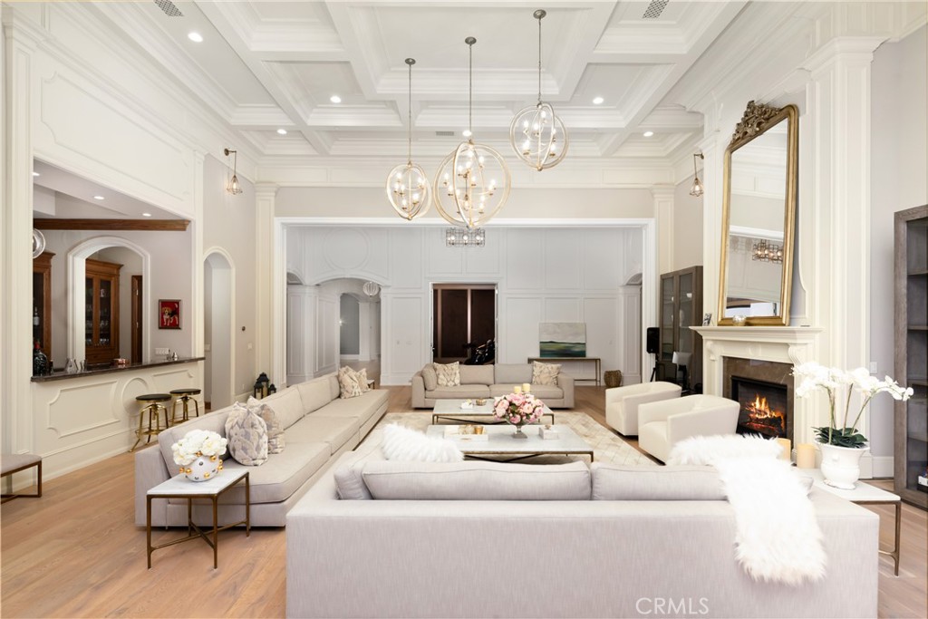 935 W Foothill Boulevard