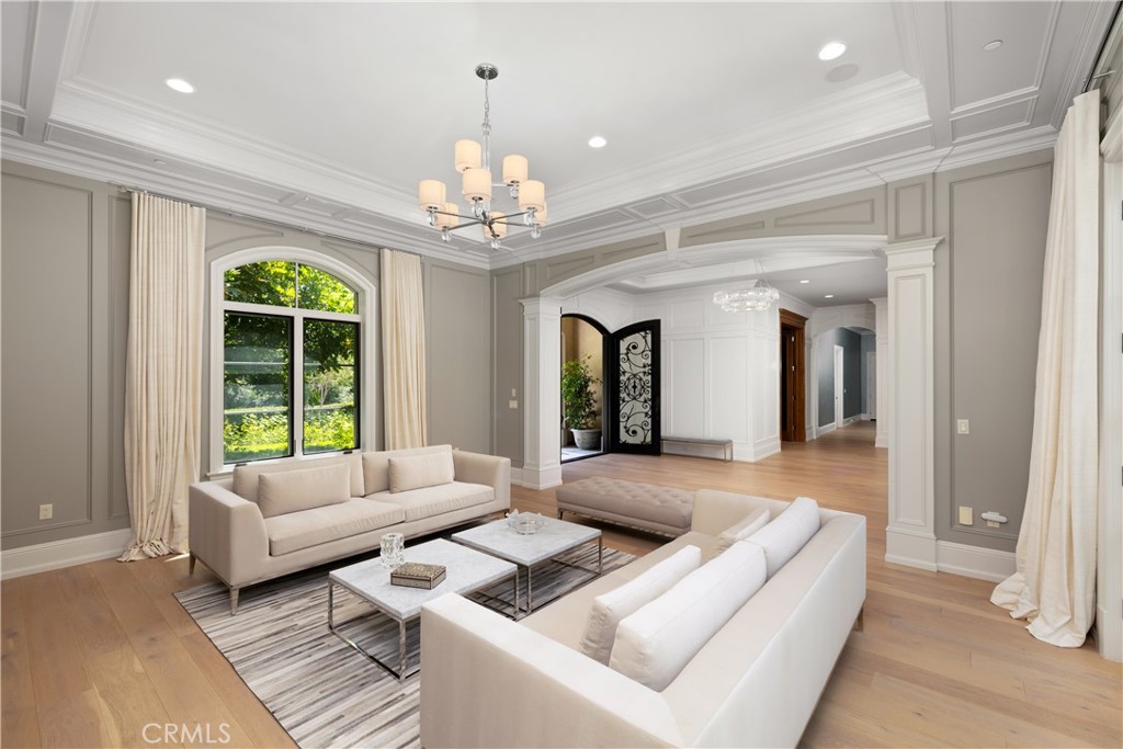 935 W Foothill Boulevard