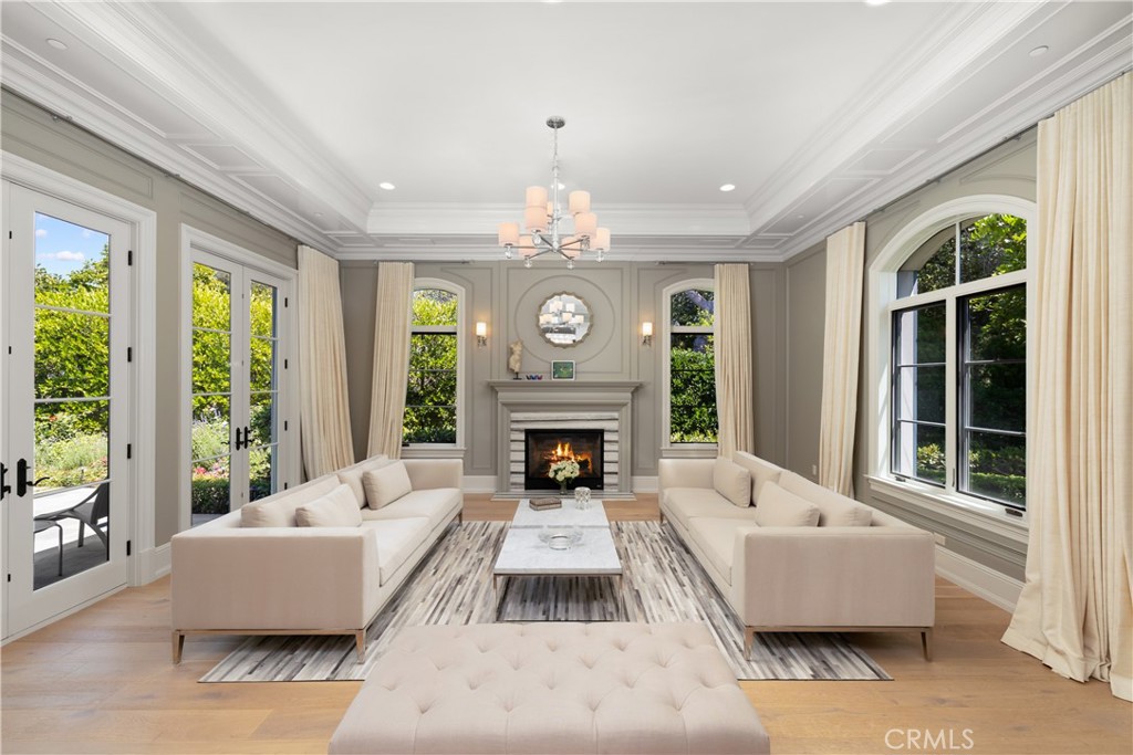 935 W Foothill Boulevard