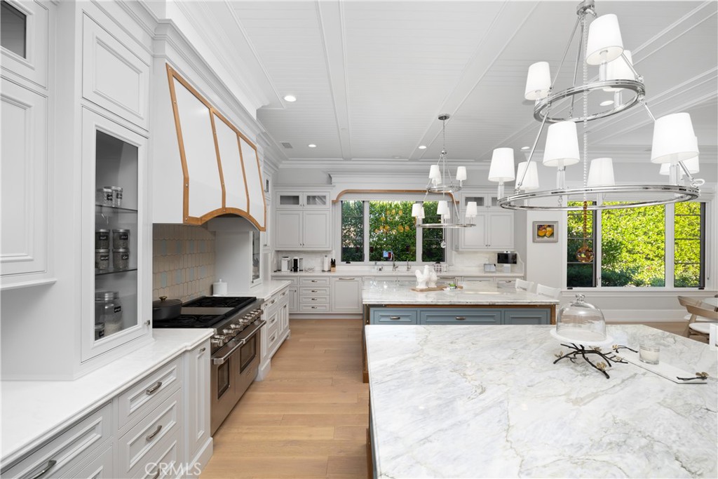 935 W Foothill Boulevard