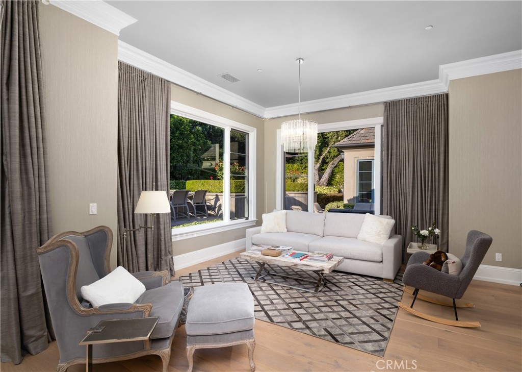 935 W Foothill Boulevard