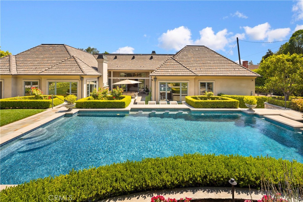 935 W Foothill Boulevard