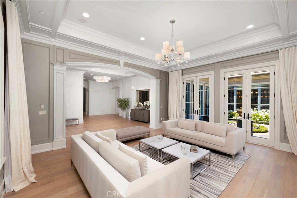 935 W Foothill Boulevard