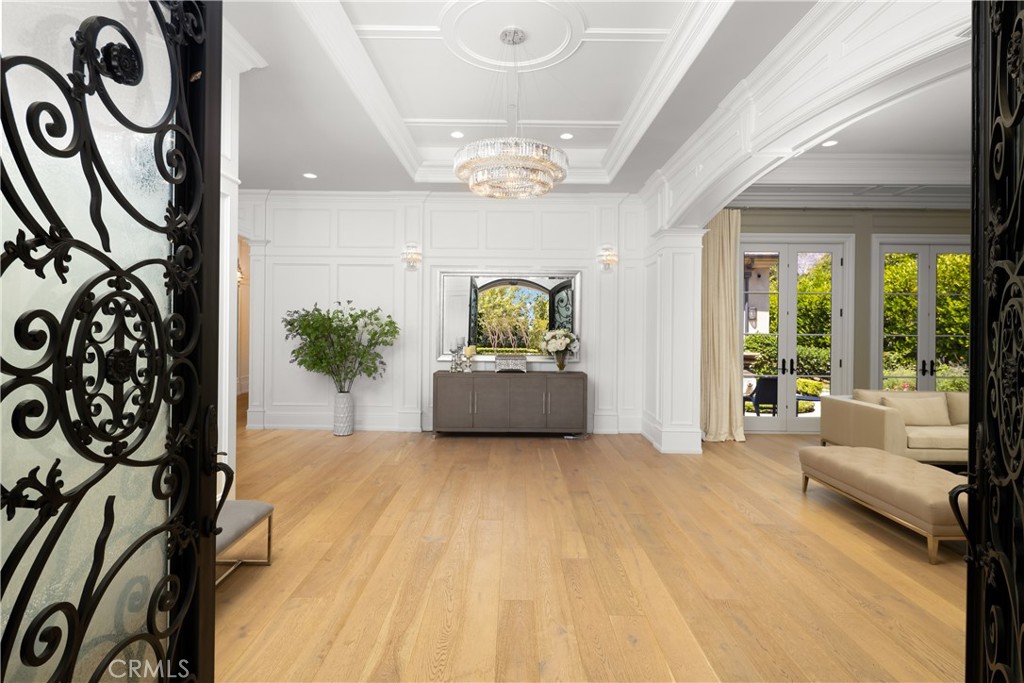 935 W Foothill Boulevard